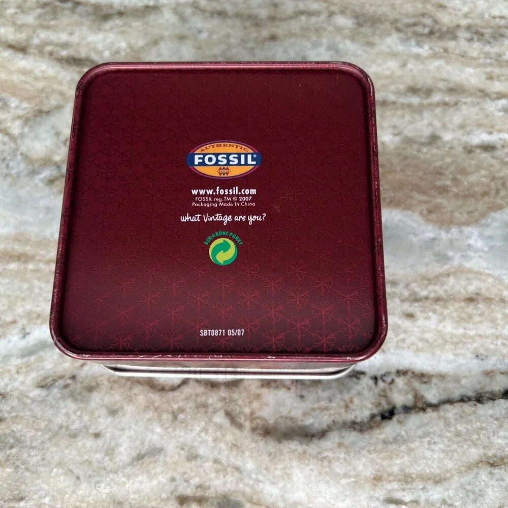 Fossil festive red